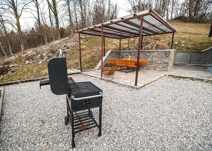 Valley View With Sauna Mrak بيت للعطل